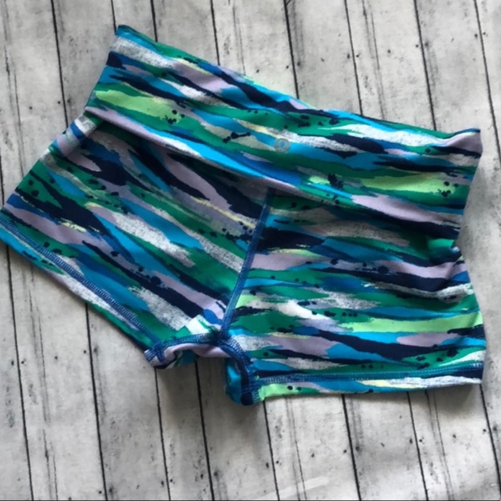 Lululemon compression booty shorts size 6